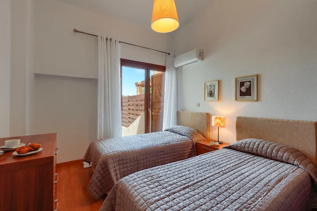 VILLA THREE BEDROOMS WITH PRIVATE POOL Room, Aphrodite Hills Rentals – Junior Villas, Cyprus