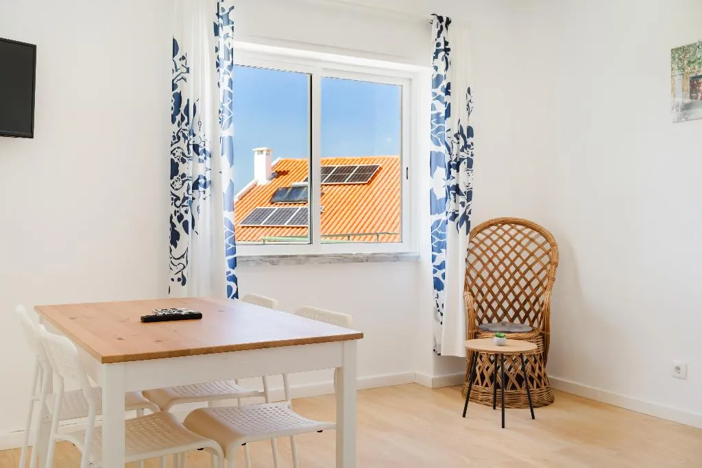 QUADRUPLE POOL VIEW Room, Villa Paraiso Da Caparica, Lisbon