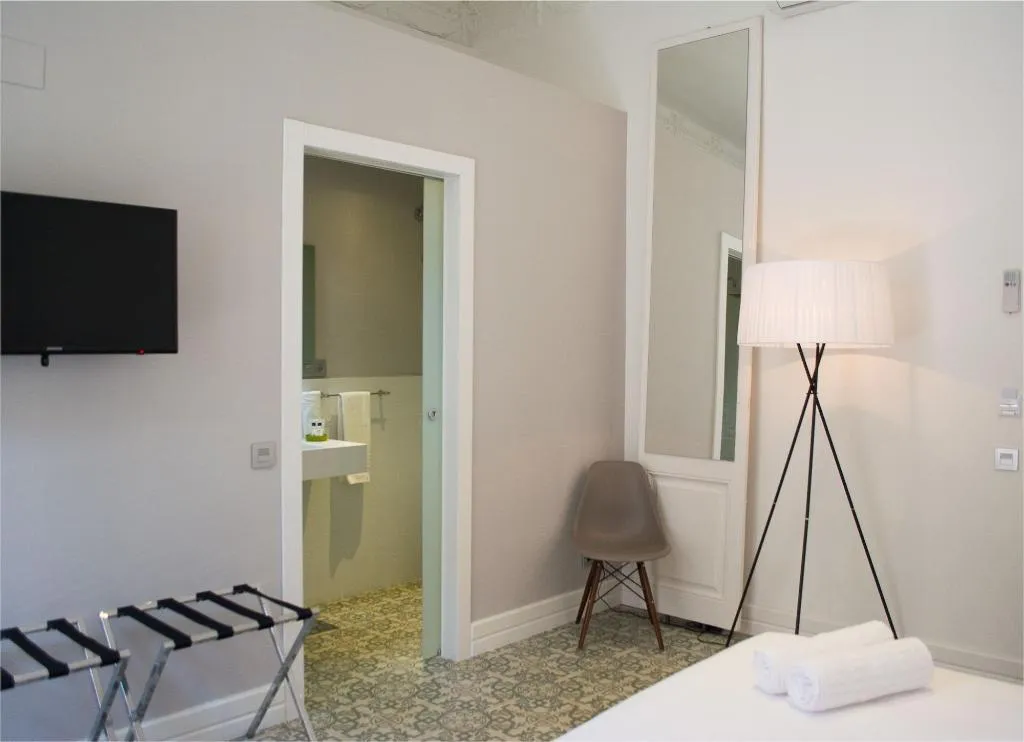 Room, Forgetmenot, Barcelona