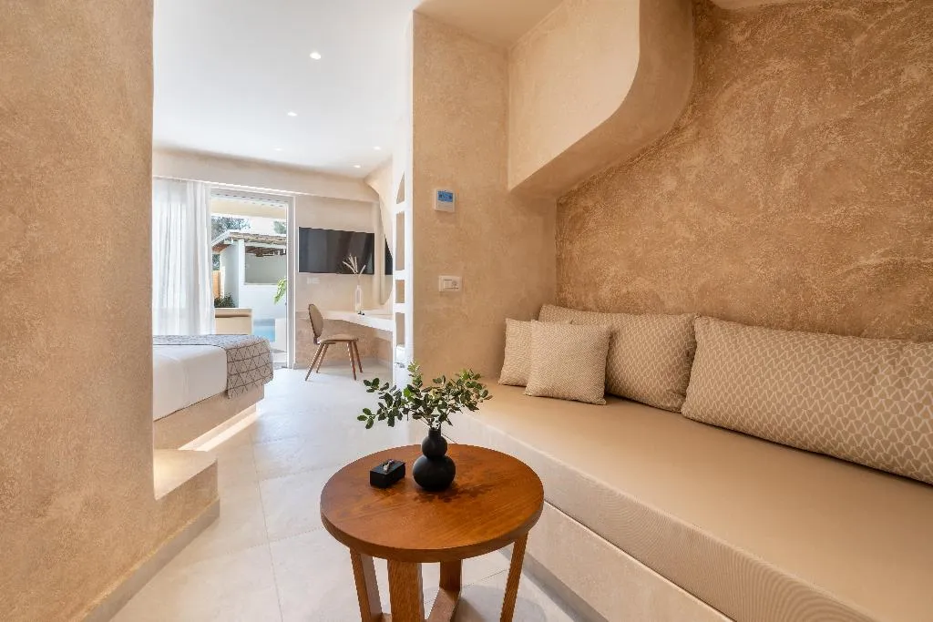 JUNIOR SUITE DELUXE POOL VIEW Room, Heyday Luxury Suites, Santorini