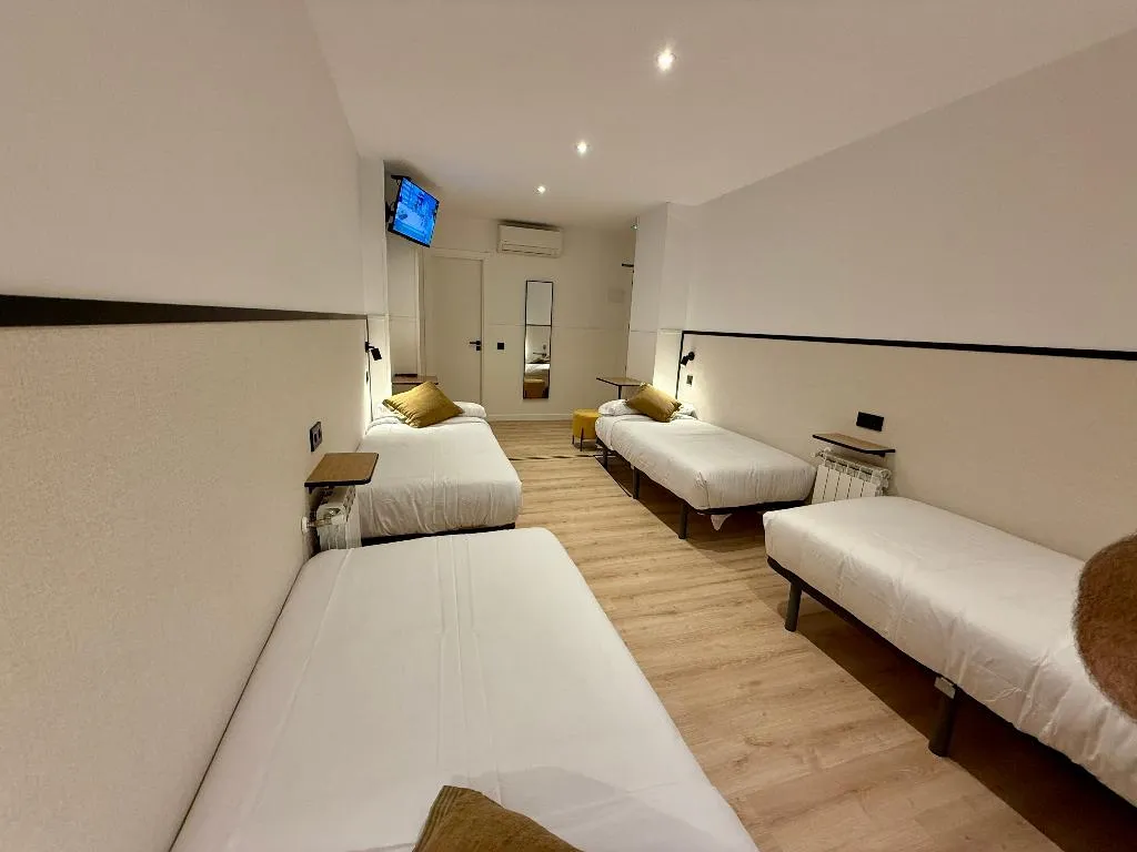 FAMILY ROOM WITH BALCONY WITH VIEWS Room, Mucho Madrid, Madrid