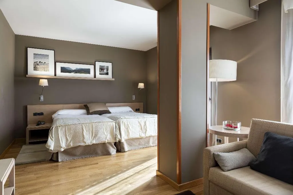 Room, Parador de la Seu d'Urgell, Costa Brava