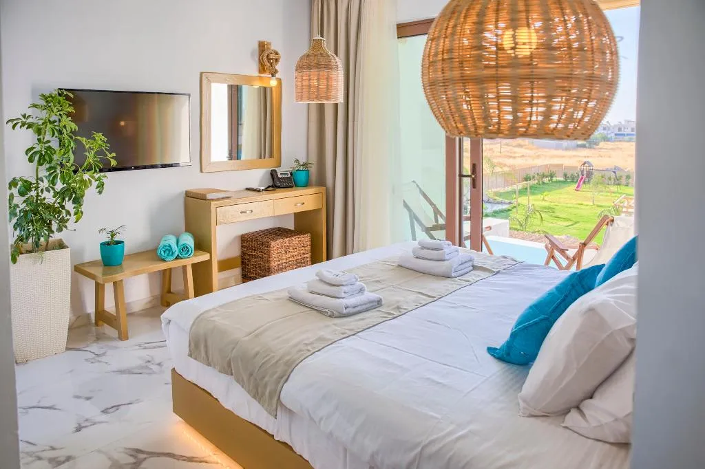 JUNIOR SUITE DELUXE WITH PRIVATE POOL Room, Alia suites & Alia beachfront suites and spa, Rhodes