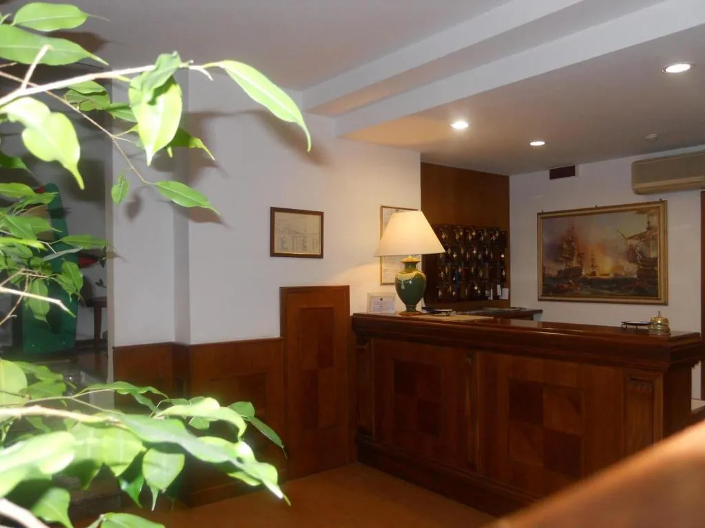 Lobby, Traghetto, Rome