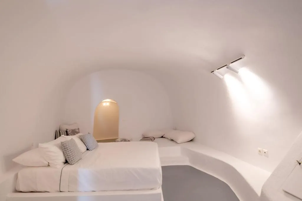 Room, Heavens Edge by Mr and Mrs White, Santorini