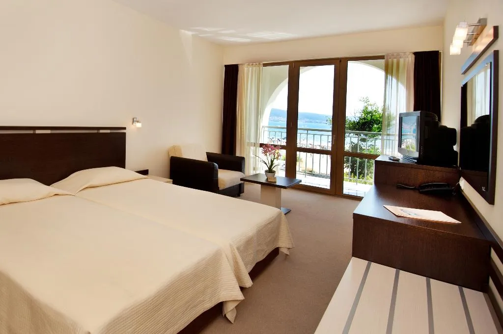 Room, Viand, Bourgas