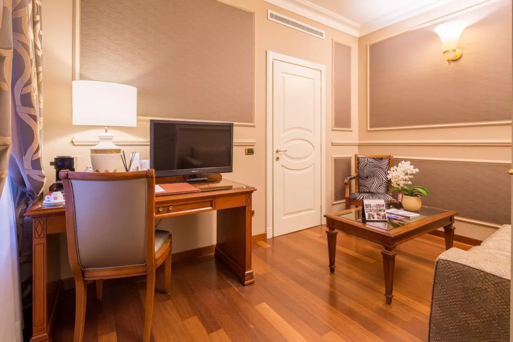 Room, Grand Visconti Palace, Milan