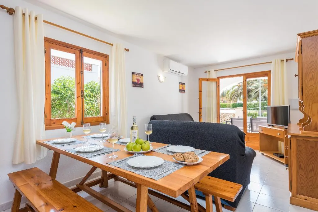 APARTMENT TWO BEDROOMS Room, Las Palmeras n 5, Menorca