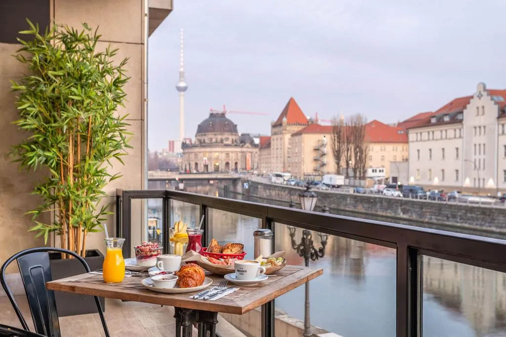 SUITE RIVER VIEW Room, Hotel Neuer Fritz Berlin, Berlin