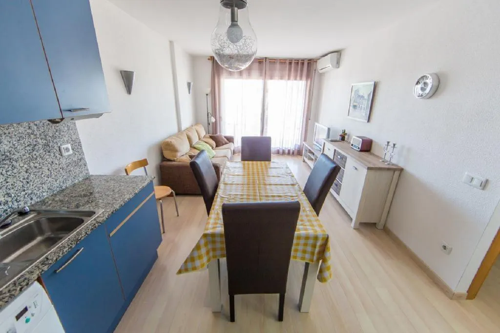 APARTMENT CAPACITY 6 TWO BEDROOMS Room, Port Canigo, Costa Brava
