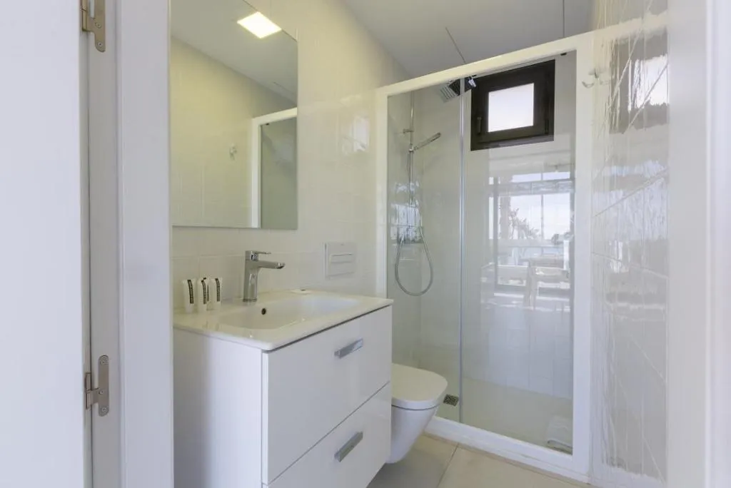 APARTMENT TWO BEDROOMS ONE BATHROOM Room, Apartamentos Seafront Boutique Calabeach, Costa Del Sol
