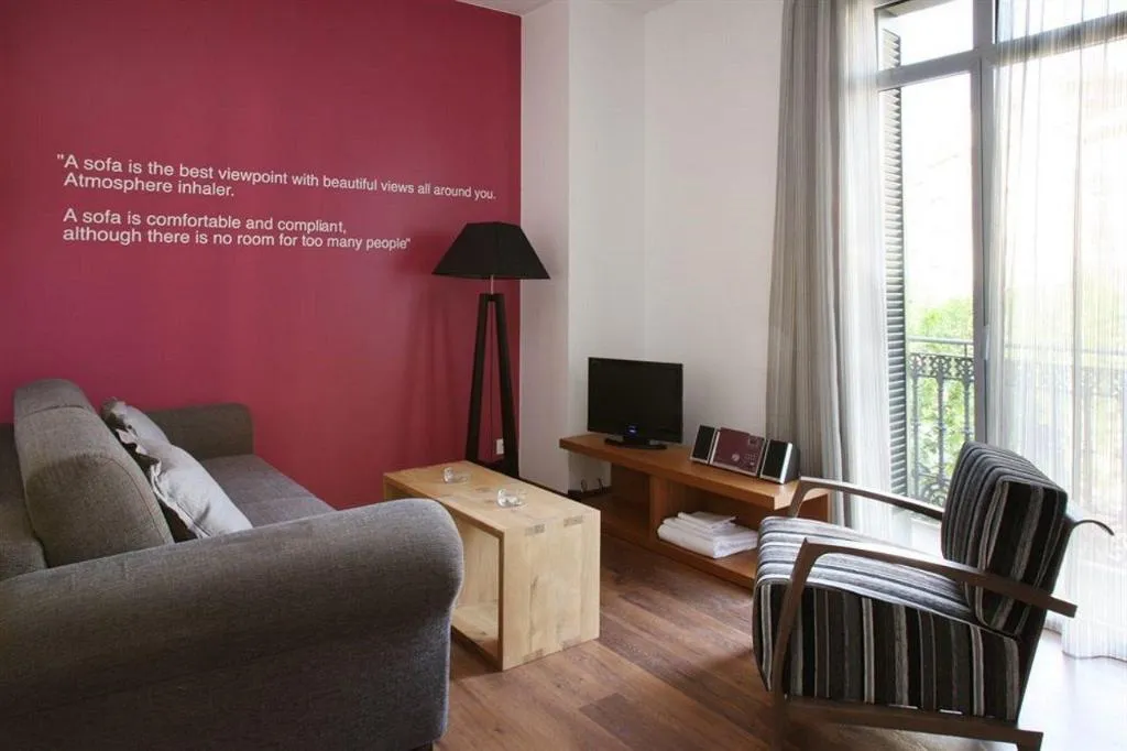 APARTMENT CAPACITY 4 ONE BEDROOM Room, MH Apartments Suites, Barcelona