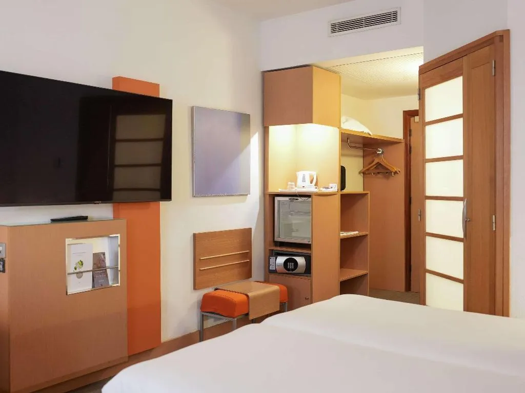 DOUBLE SUPERIOR Room, Novotel Tunis, Tunisia