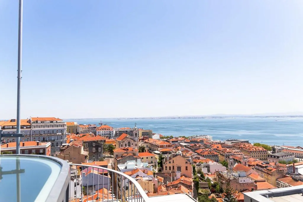 Terrace, Verride Palácio Santa Catarina, Lisbon