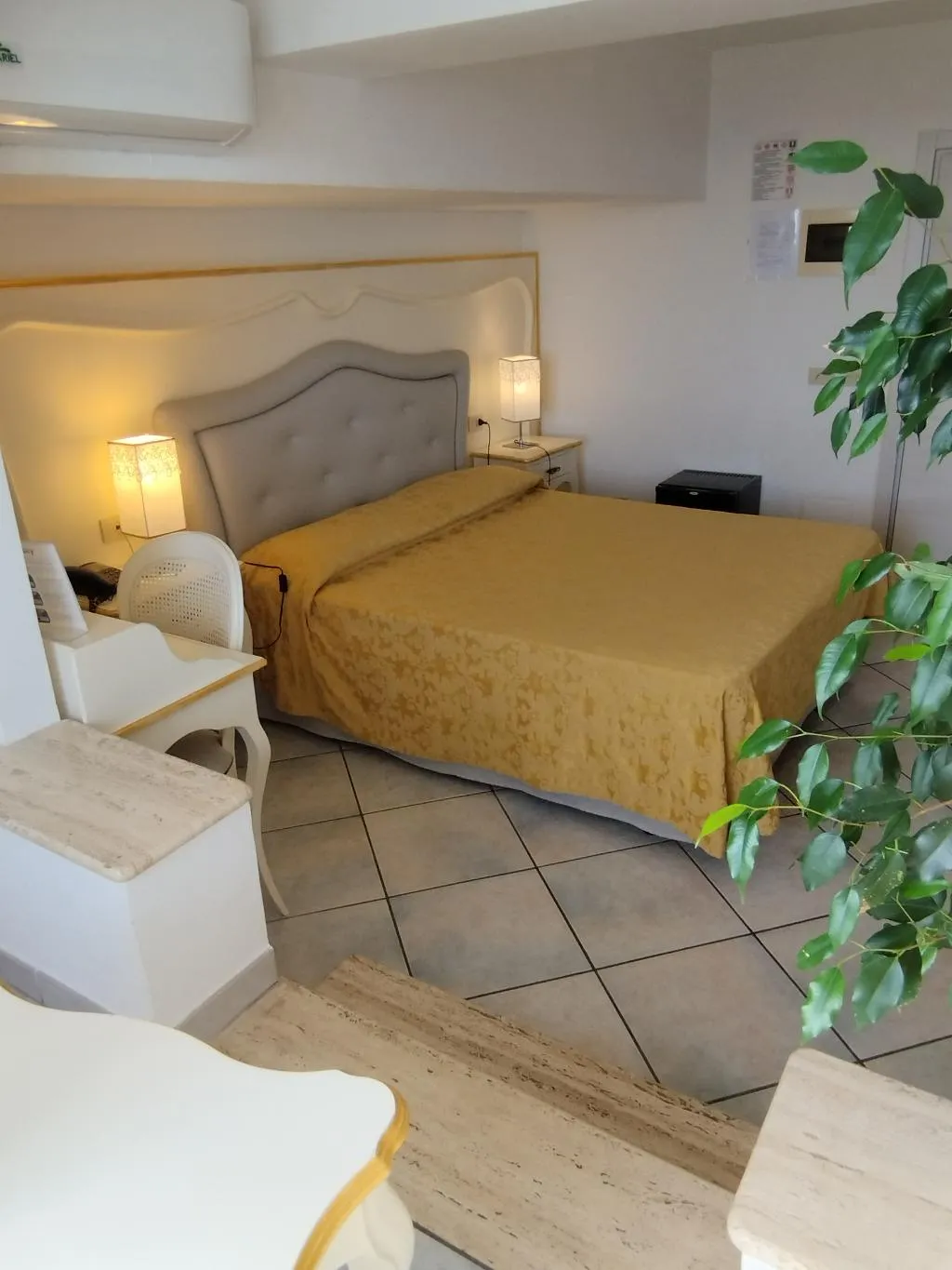 Double or Twin STANDARD Room, La Perla, Naples
