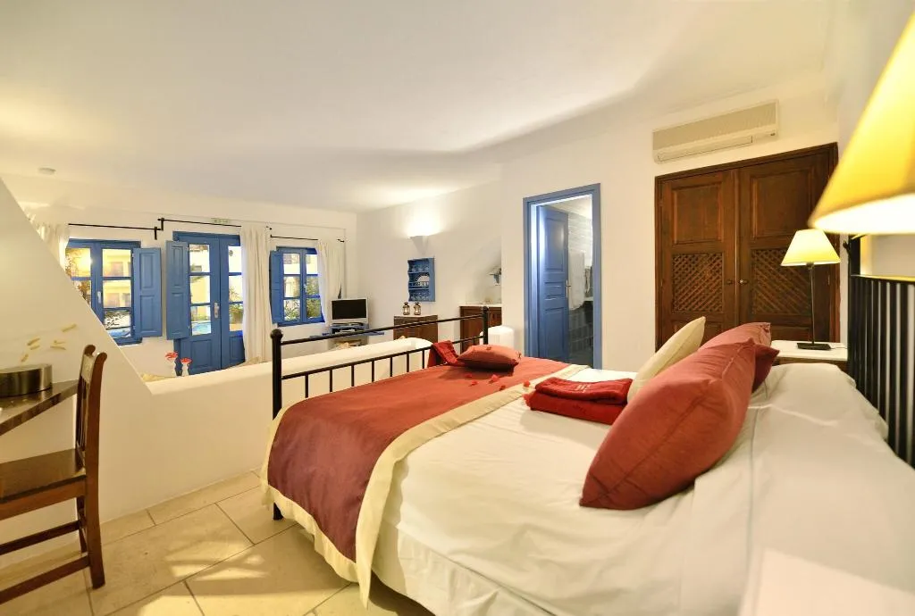 JUNIOR SUITE WITH DOUBLE BED Room, Tamarix Del Mar, Santorini