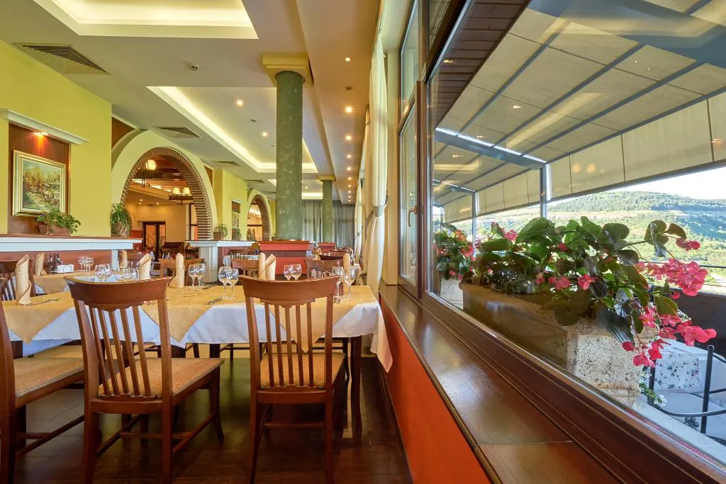 Restaurant, Yantra Grand Hotel -Sharlopov Hotels, Varna