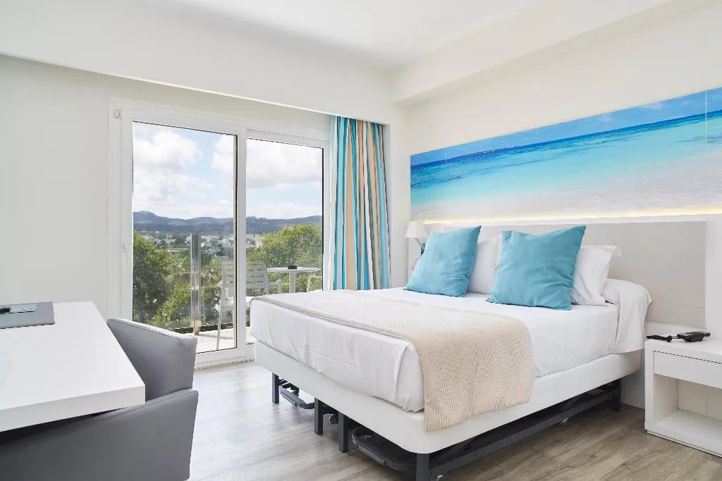 DOUBLE SUPERIOR POOL VIEW Room, Invisa Hotel Es Pla, Ibiza