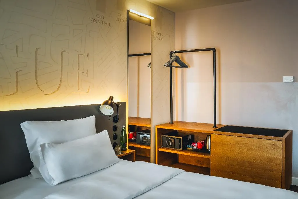 DOUBLE CAPACITY 2 Room, Pulse 8, Prague