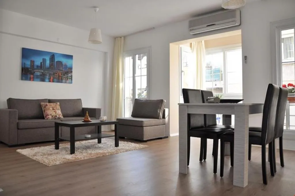 APARTMENT TWO BEDROOMS ONE BATHROOM Room, Deka Evleri, Izmir