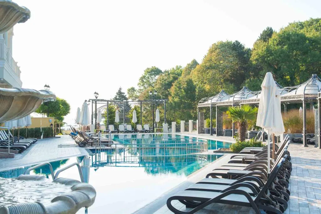 Pool, Marina Sands, Bourgas