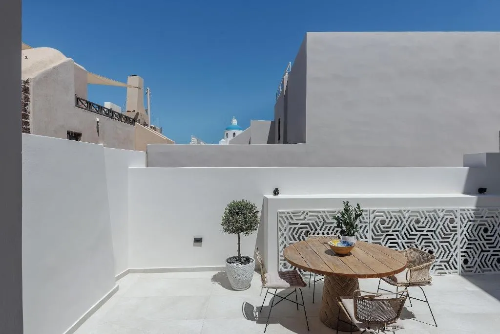 General view, La Madeleine Oia, Santorini