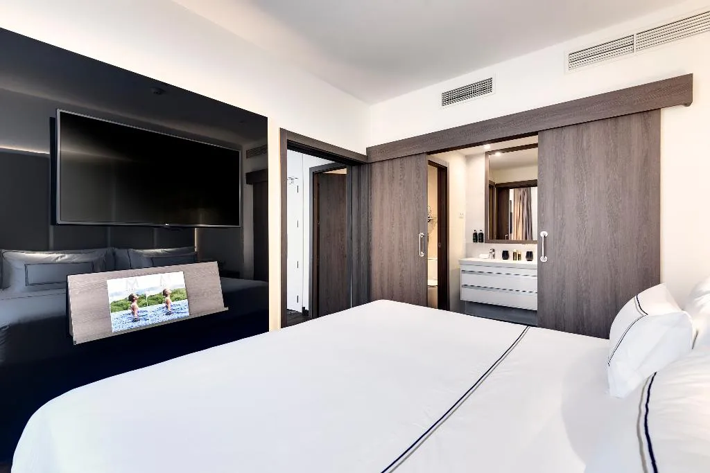 JUNIOR SUITE STANDARD Room, Melia Madrid Serrano, Madrid