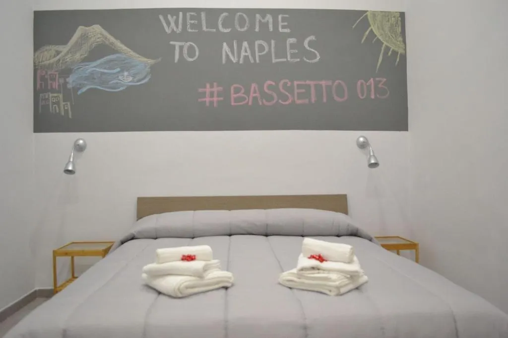 Room, Bassetto 013, Naples
