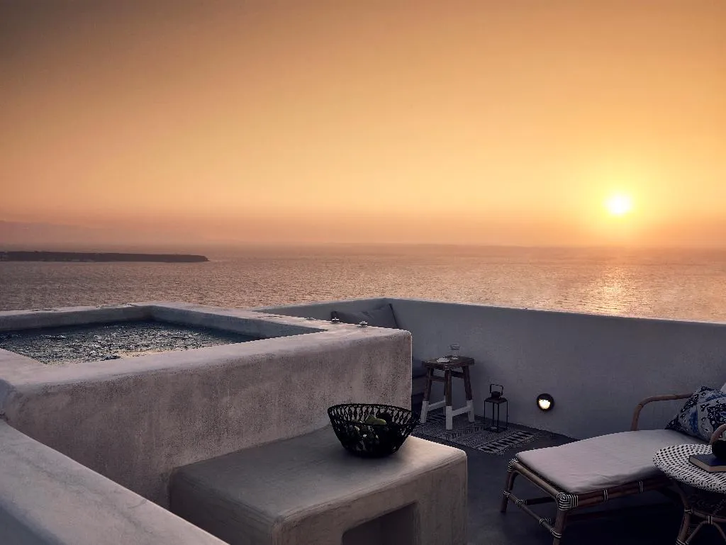 SUITE WITH JACUZZI Room, Santo Pure Oia Suites and Villas, Santorini