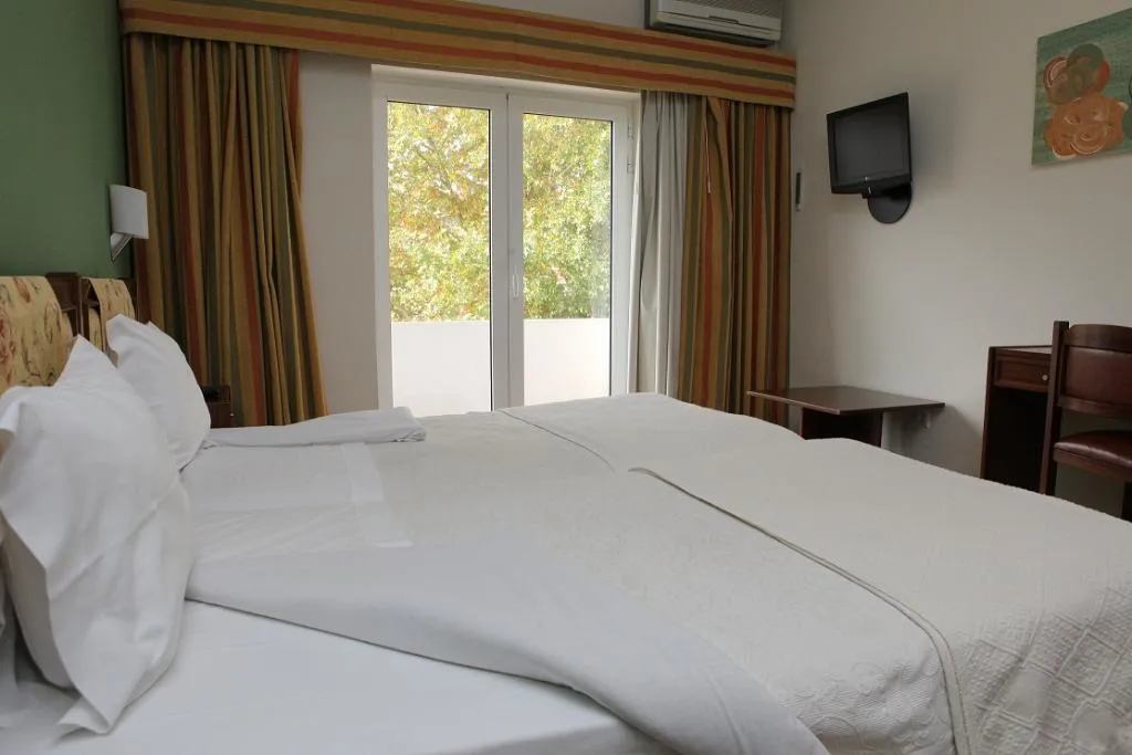 Double or Twin CAPACITY 4 Room, Petrus Hotel, Porto