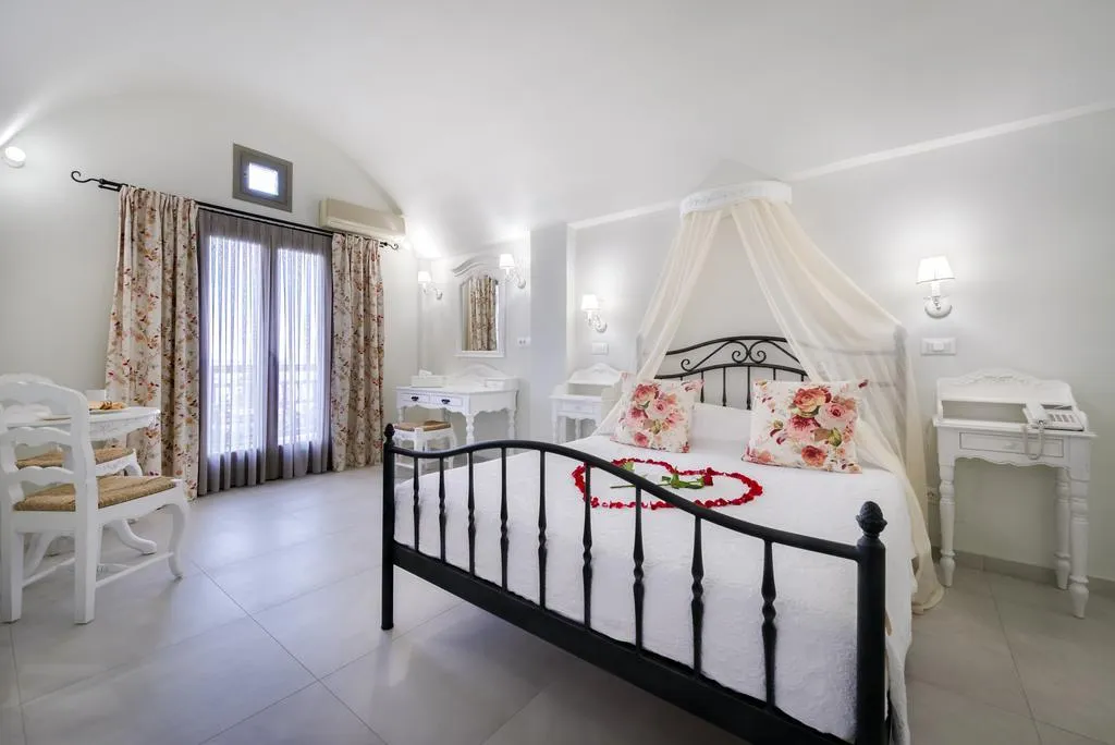 Room, Zephyros, Santorini