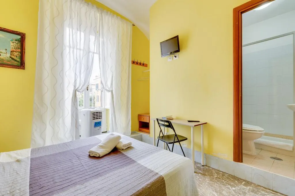 Room, Do Domus, Naples