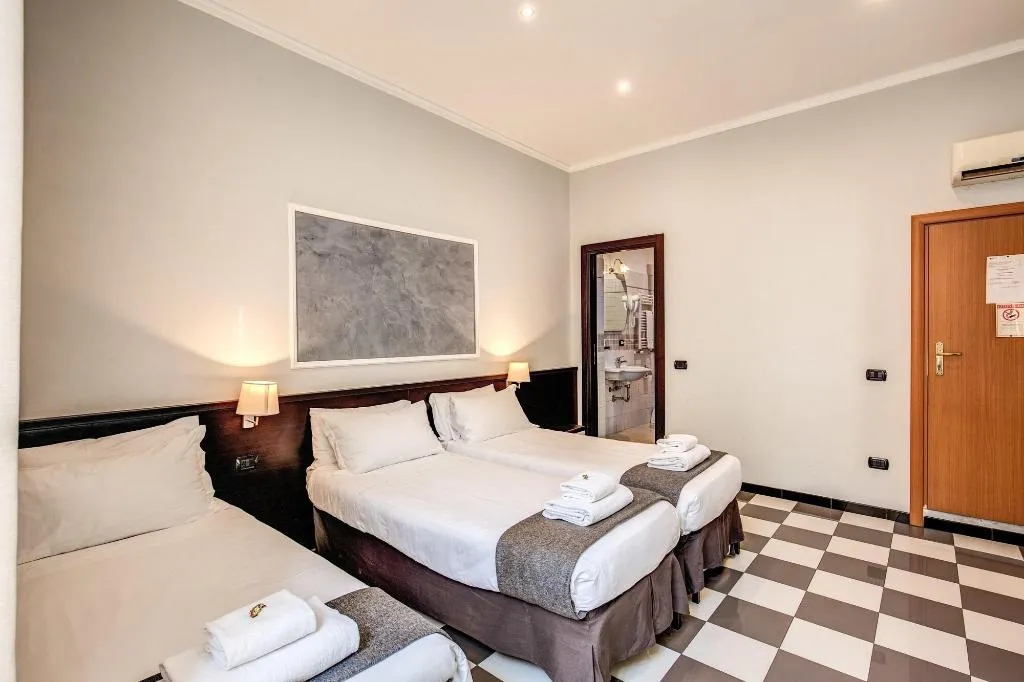 Room, Roma Da Noi, Naples