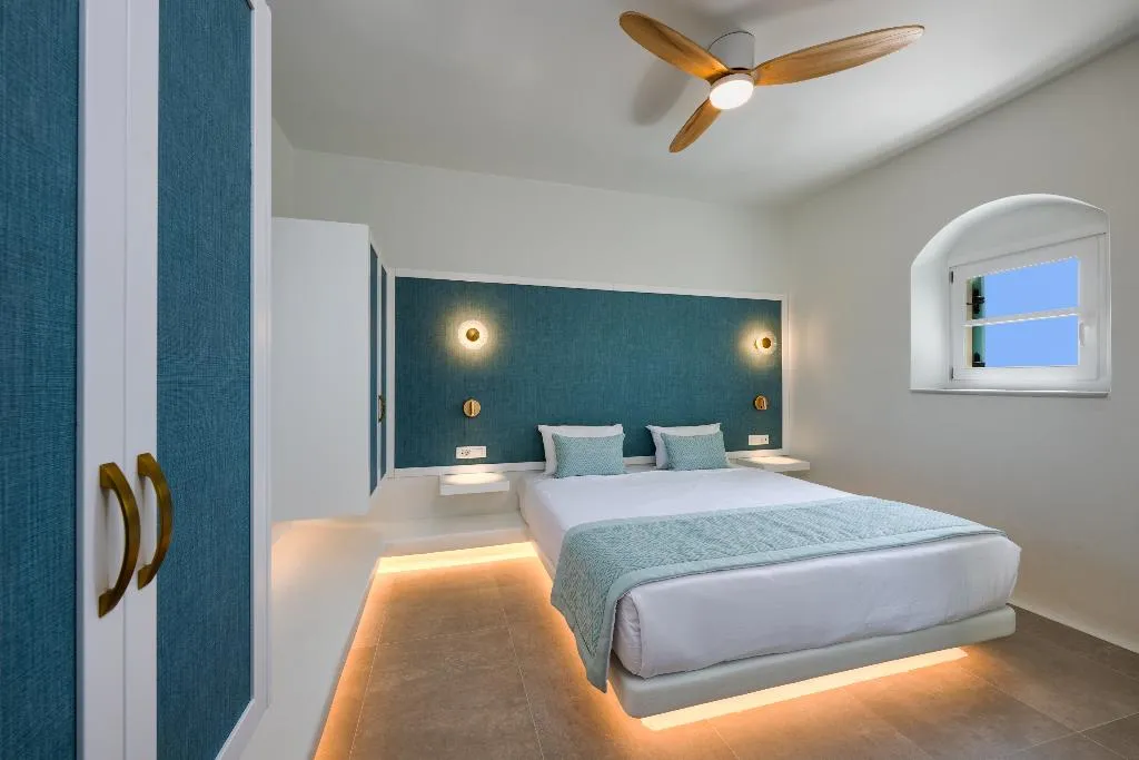 VILLA THREE BEDROOMS WITH PRIVATE POOL Room, Sienna Eco Resort, Santorini