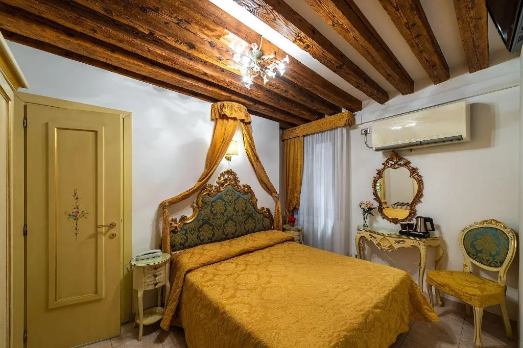 Room, Hotel Al Vagon, Venice