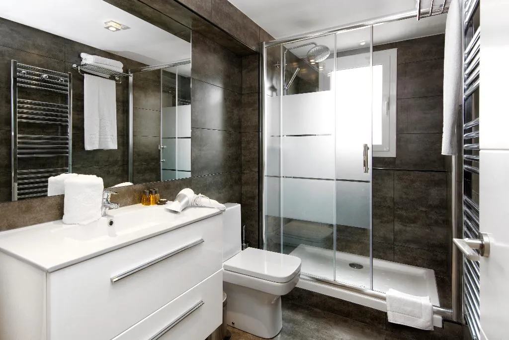 APARTMENT TWO BEDROOMS WITH TERRACE Room, Mercedes Heritage Apartments, Barcelona