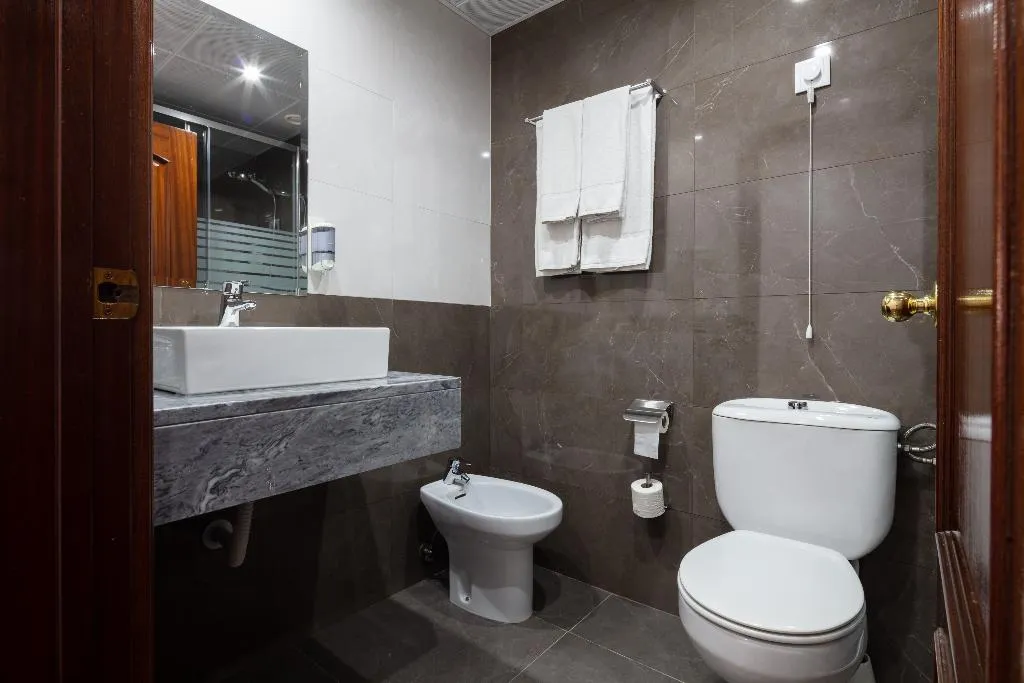 Double or Twin STANDARD Room, Anjos, Lisbon