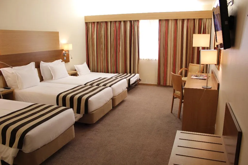 TWIN CAPACITY 4 Room, Hotel Principe Lisboa, Lisbon