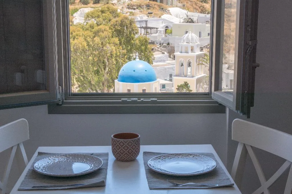 SUITE WITH BALCONY WITH VIEWS Room, Amphitrite Suites Santorini, Santorini