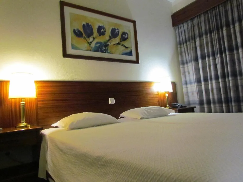 Room, A.S. São João da Madeira, Porto