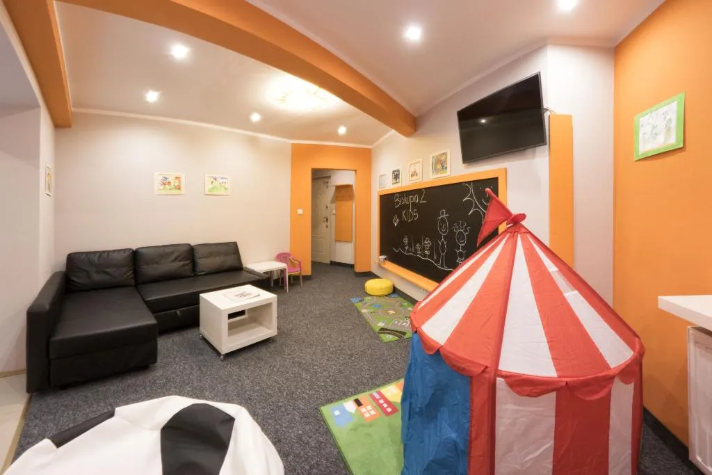 APARTMENT CAPACITY 5 Room, Yourplace Biskupia Apartments, Krakow