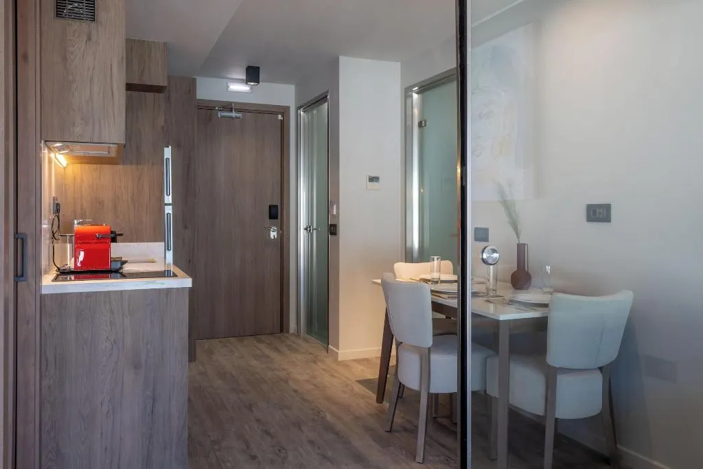 Room, Athens 507, Athens