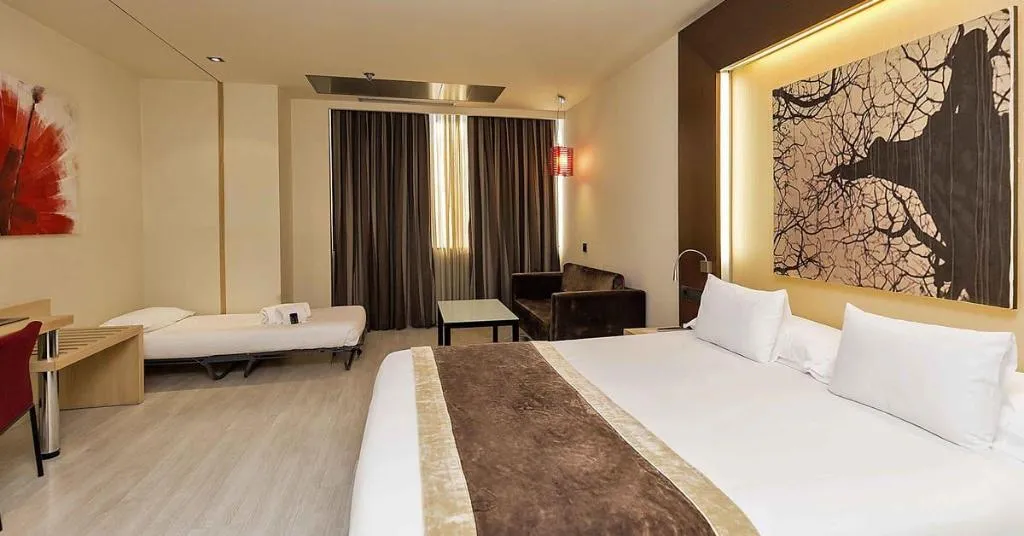 TRIPLE STANDARD Room, Melia Avenida America, Madrid