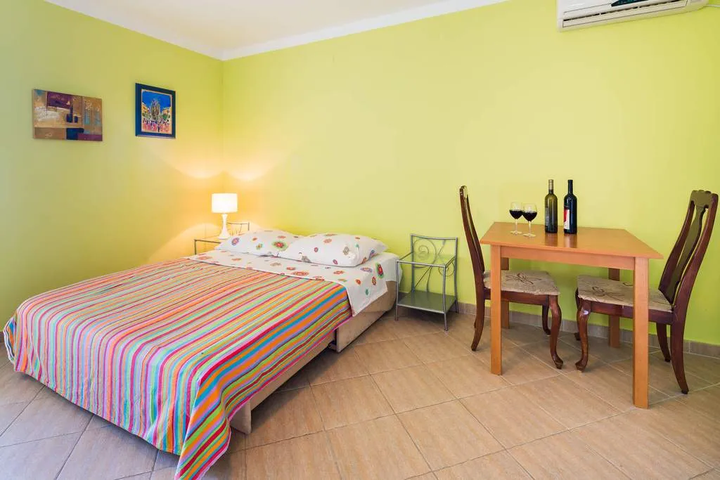 APARTMENT WITH BALCONY Room, Pansion Marjan, Split