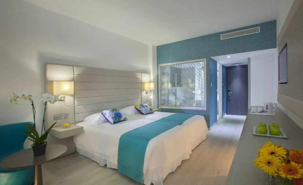 Double or Twin GARDEN VIEW Room, King Evelthon Beach Hotel & Resort, Cyprus
