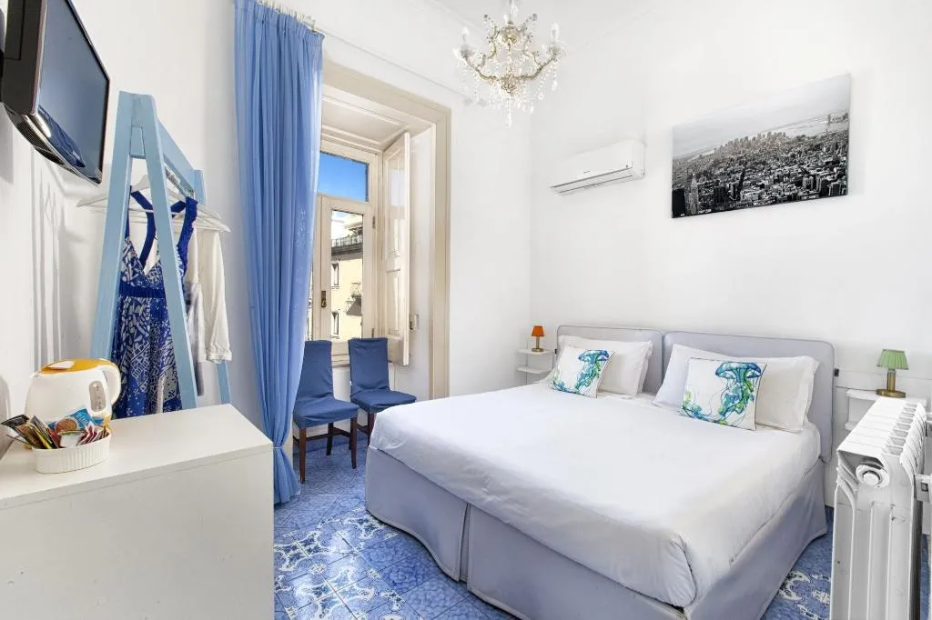 Room, Piazza Tasso B B, Naples