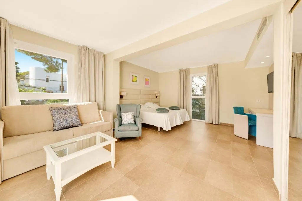 JUNIOR SUITE GARDEN VIEW Room, Cala d'Or, Majorca