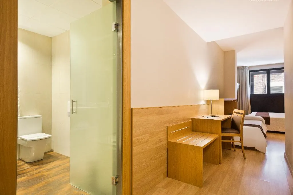 TRIPLE STANDARD Room, Acta Azul, Barcelona