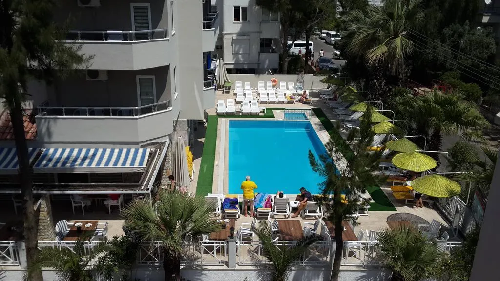 Pool, Myra, Dalaman