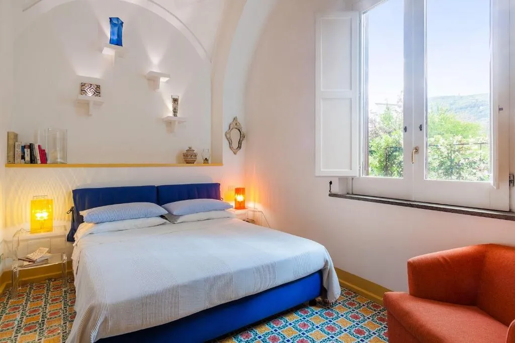Room, Casa Astarita, Naples